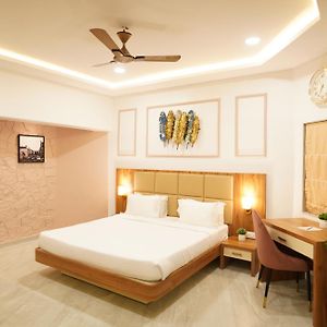 Suite Bathtub